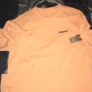 (NWT)Peach  Patagonia t shirt